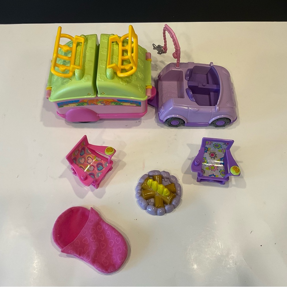 FISHER PRICE LITTLE PEOPLE POP UP CAMPER et al - Picture 3 of 8
